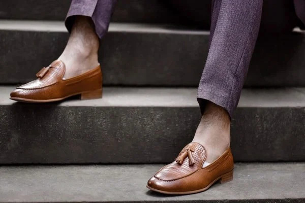 Phối áo vest nam cùng giày lười Loafer đầy phong cách