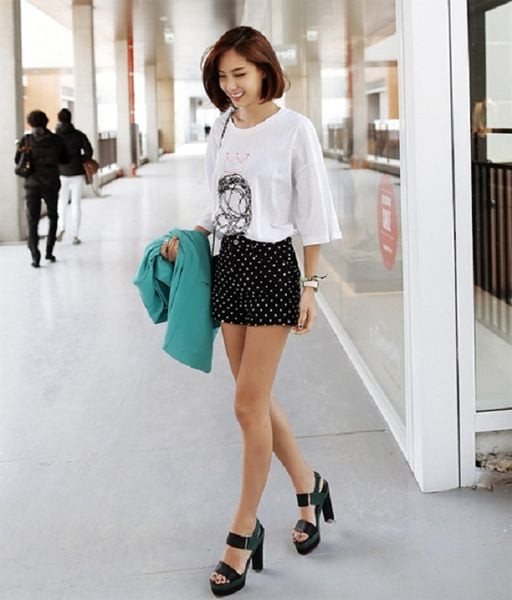 Phối chân váy chữ A với giày cao gót thanh lịch