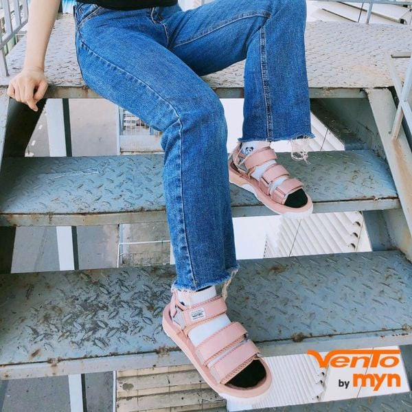 Phối đồ street style với giày sandal nữ cá tính Vento 9801