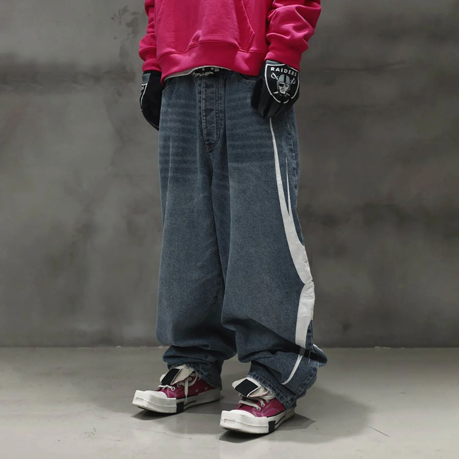 Phối quần baggy jean nữ cùng giày sneaker