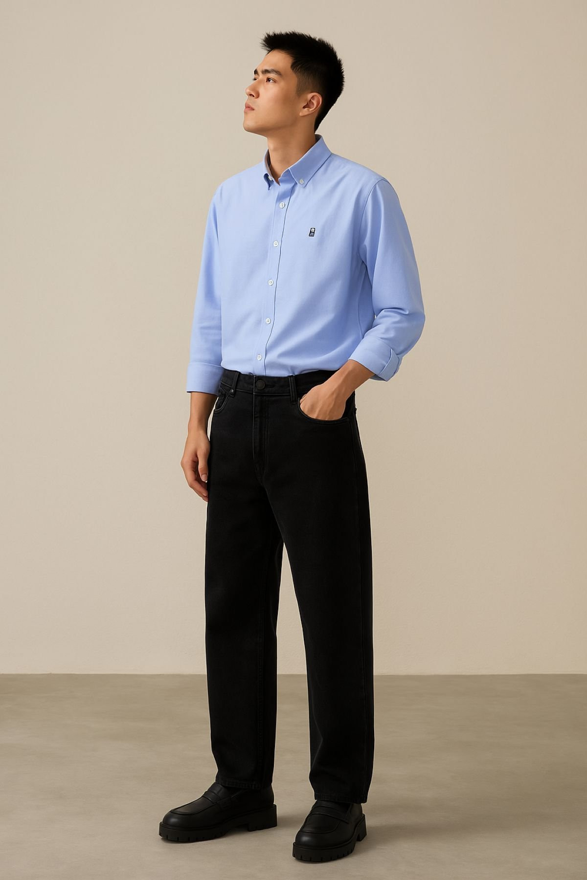 Phối quần jeans ống suông và áo sơ mi