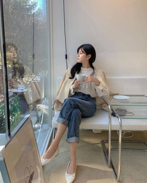 Phong cách năng động khi kết hợp giày bệt nữ da mềm với quần jeans sành điệu