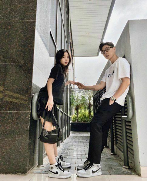 Phong cách street style với giày đôi nam nữ Nike đen trắng