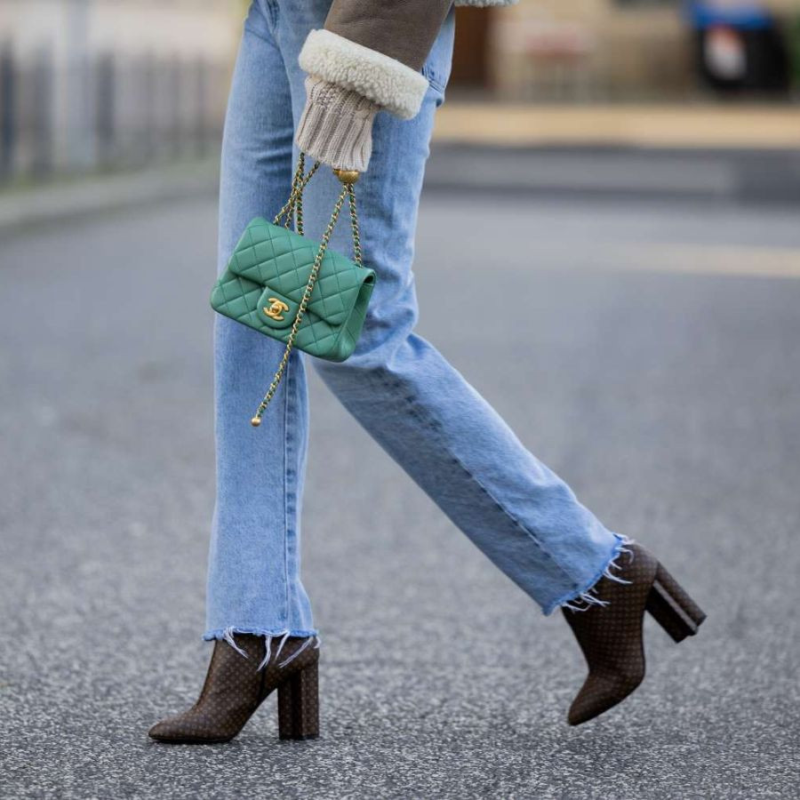 Quần baggy jean nữ kết hợp ankle boot