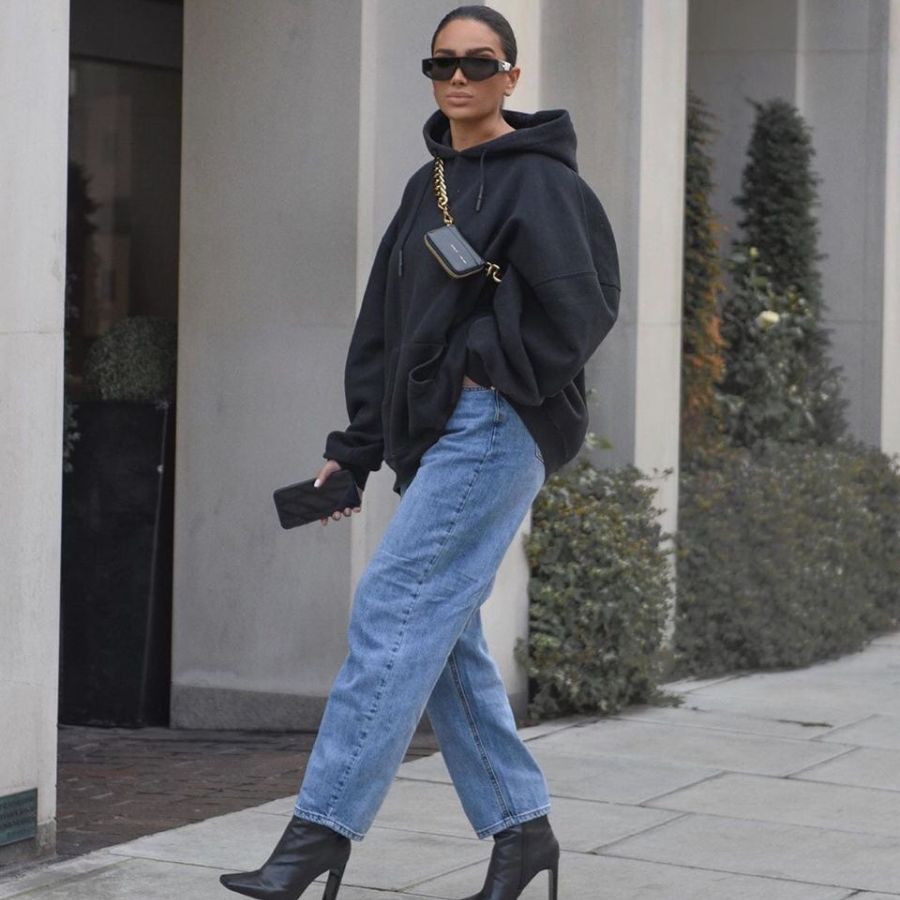 Quần baggy jean nữ phối áo hoodie và boot mùa đông