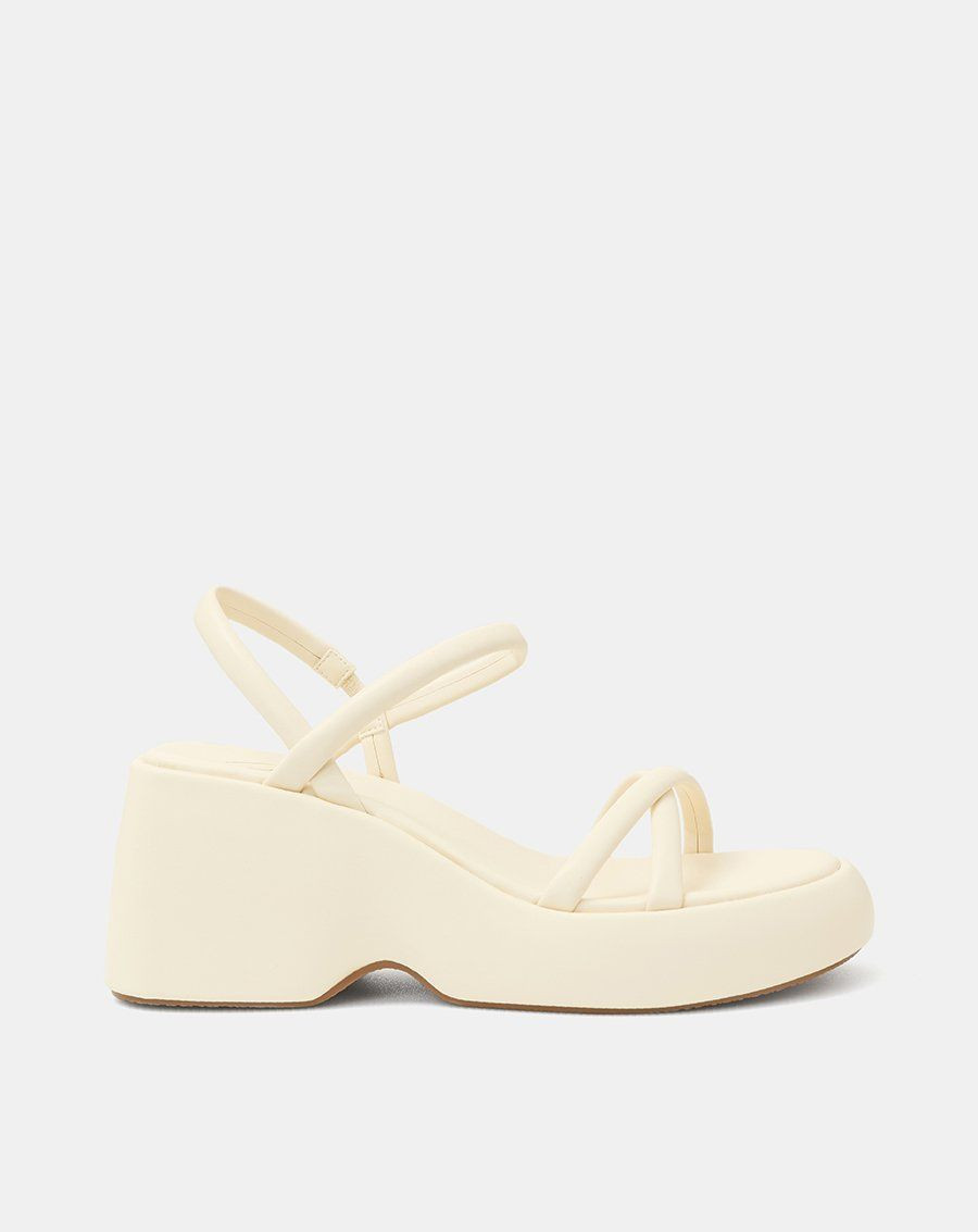 sandal đế xuồng quai dây màu kem, lựa chọn thoải mái tại các shop giày nữ