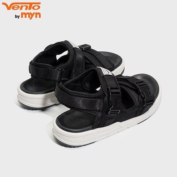 Sandal unisex với tông màu đen chủ đạo cho bạn nữ đi học cấp 2