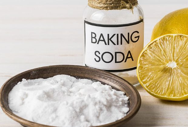 Sử dụng Baking soda cũng là một cách giặt giày Converse hiệu quả.