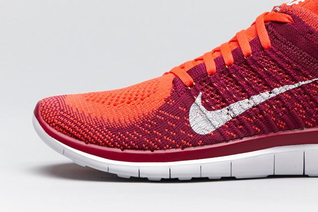 Thân giày thể thao Flyknit dệt kim ôm chân nhẹ nhàng