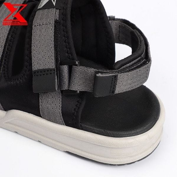 Thiết kế quai dán linh động của sandal nữ đi học cấp 3