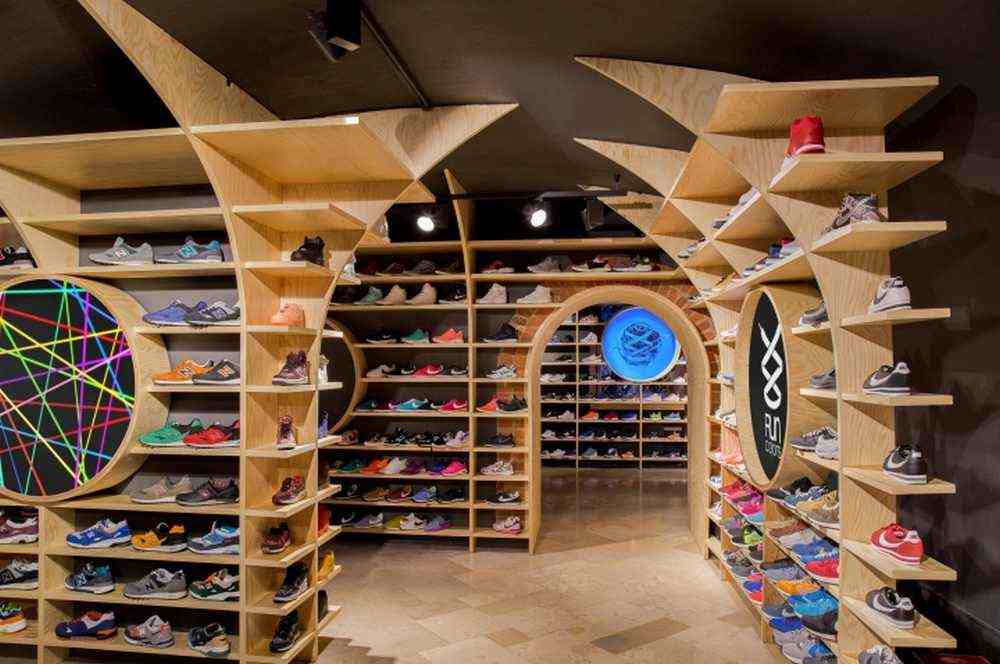Hướng Dẫn Tìm Shop Bán Giày Chính Hãng Tại Hà Nội Uy Tín