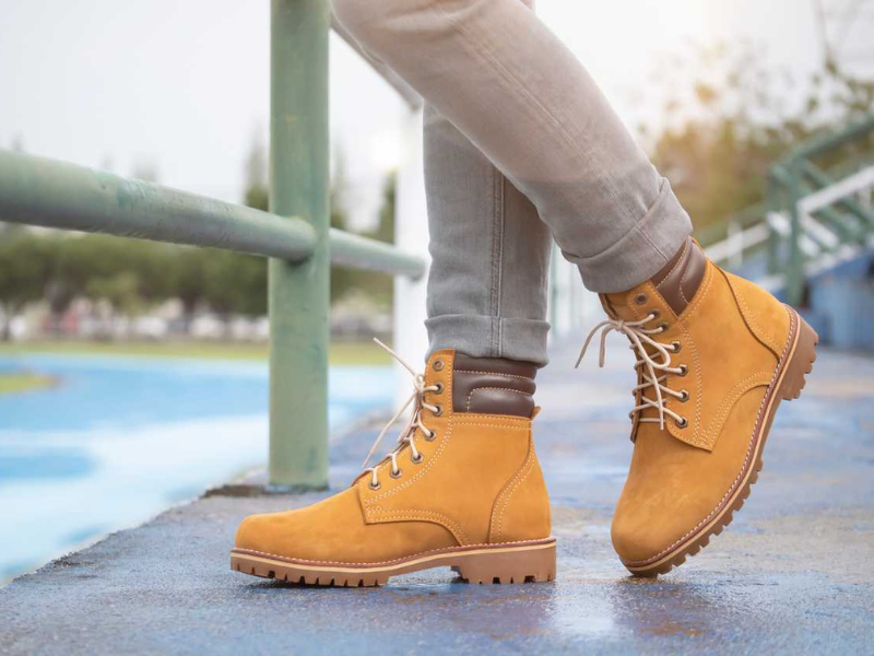 Work Boots, kiểu giày cổ cao hợp với dáng người nào