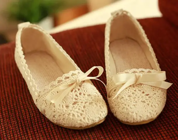 Học Sinh Mặc Áo Dài Trắng Nên Mang Giày Gì Cho Phù Hợp?