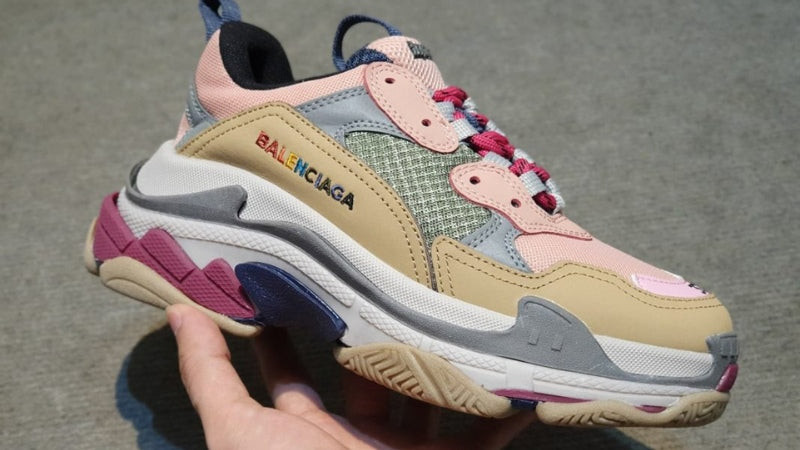 Thương hiệu giày thể thao nổi tiếng Balenciaga Triple S