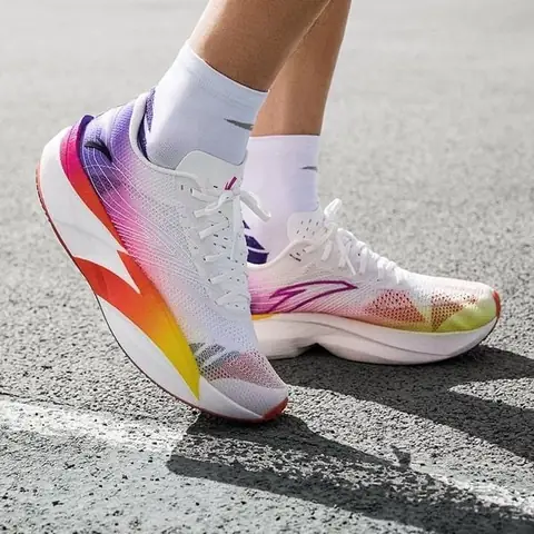 Các Mẫu Giày Running Tốt Nhất Hiện Nay: Đánh Giá Chi Tiết Các Mẫu Giày Running Tốt Nhất Hiện Nay: Đánh Giá Chi Tiết