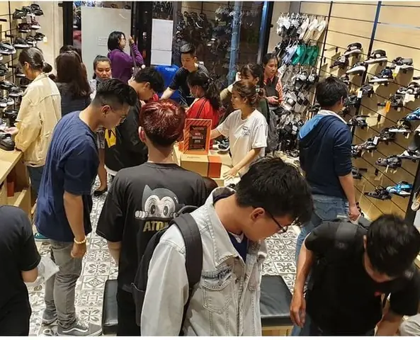 Gợi ý các shop bán giày thể thao đôi đẹp được ưa chuộng Gợi ý các shop bán giày thể thao đôi đẹp được ưa chuộng