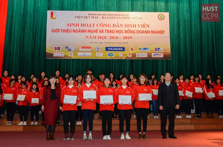 Đào tạo nguồn nhân lực cho ngành Dệt may – Da giầy và Thời trang đáp ứng yêu cầu của cuộc cách mạng công nghiệp 4.0 Đào tạo nguồn nhân lực cho ngành Dệt may – Da giầy và Thời trang đáp ứng yêu cầu của cuộc cách mạng công nghiệp 4.0