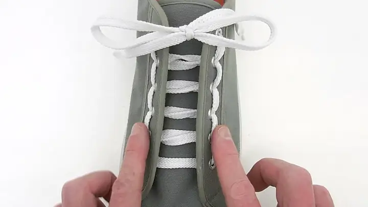 Buộc dây giày Vans hình thang