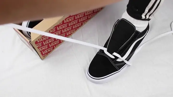 Những cách buộc dây giày Vans 6 lỗ thời thượng nhất