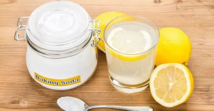 Tẩy ố đế giày bằng baking soda và nước cốt chanh Tẩy ố đế giày bằng baking soda và nước cốt chanh
