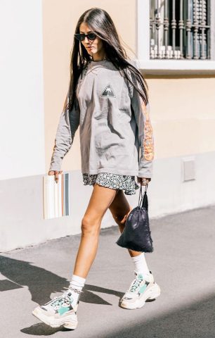 Cách Phối Đồ Với Giày Balenciaga Triple S Nữ Đỉnh Cao Cách Phối Đồ Với Giày Balenciaga Triple S Nữ Đỉnh Cao