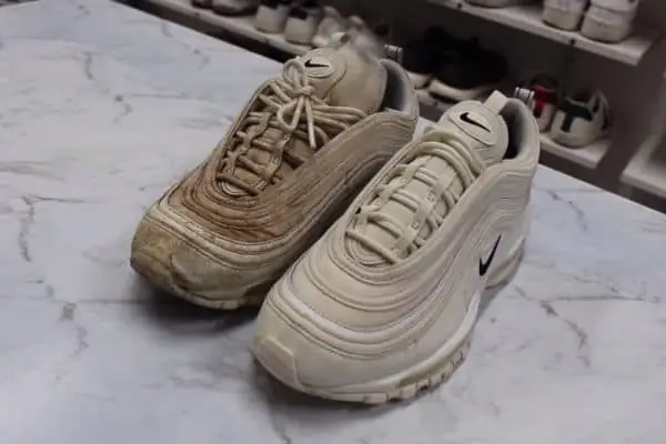 Hướng Dẫn Chi Tiết Cách Vệ Sinh Giày Nike Air Max 97 Chuẩn Chuyên Gia Hướng Dẫn Chi Tiết Cách Vệ Sinh Giày Nike Air Max 97 Chuẩn Chuyên Gia