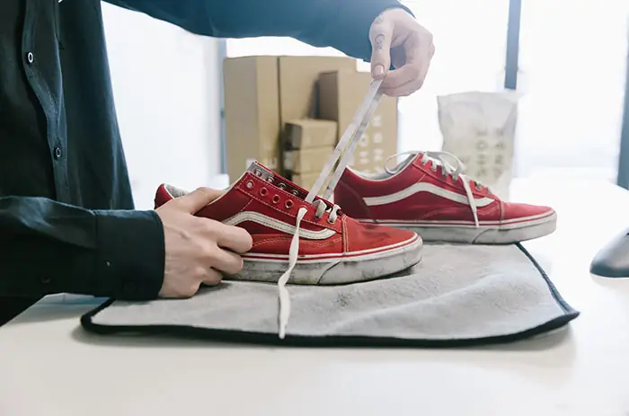 Các bước vệ sinh giày Vans Old Skool đơn giản nhưng vô cùng hiệu quả Các bước vệ sinh giày Vans Old Skool đơn giản nhưng vô cùng hiệu quả