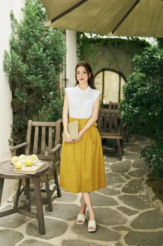 Phối chân váy xòe giày thể thao áo khoác: Sành điệu và cá tính? Phối chân váy xòe giày thể thao áo khoác: Sành điệu và cá tính?