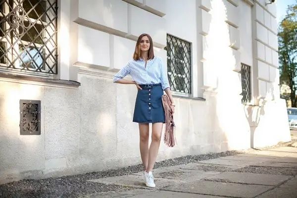 Phối chân váy xuyên thấu với giày thể thao: Phong cách và Hướng dẫn