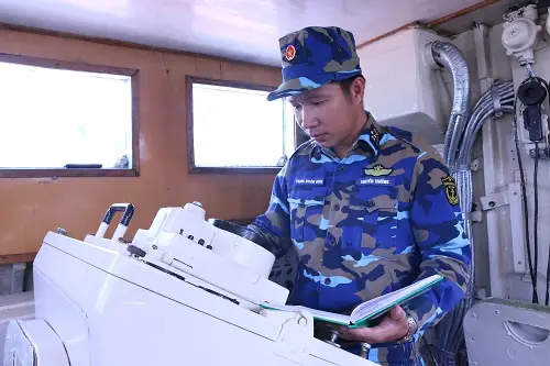 Chủ Nhân Của Em Giày Có Đến Là: Khám Phá Câu Chuyện Đằng Sau Chủ Nhân Của Em Giày Có Đến Là: Khám Phá Câu Chuyện Đằng Sau