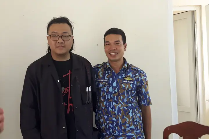 Chủ Nhân Của Em Giày Có Đến Là: Khám Phá Câu Chuyện Đằng Sau