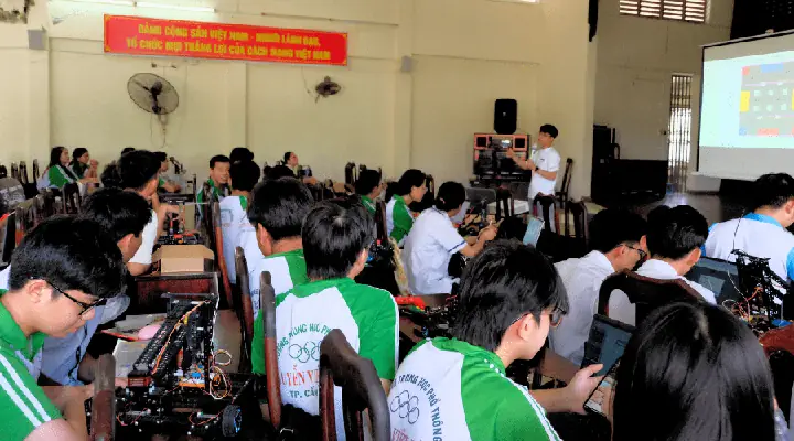 Tập huấn và thi đấu Robocon với robot ORC K3 do OhStem sản xuất tại Cần Thơ Tập huấn và thi đấu Robocon với robot ORC K3 do OhStem sản xuất tại Cần Thơ