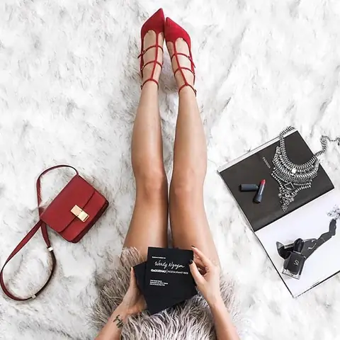 Này Anh, Anh có yêu một cô gái mang giày màu đỏ? Này Anh, Anh có yêu một cô gái mang giày màu đỏ?