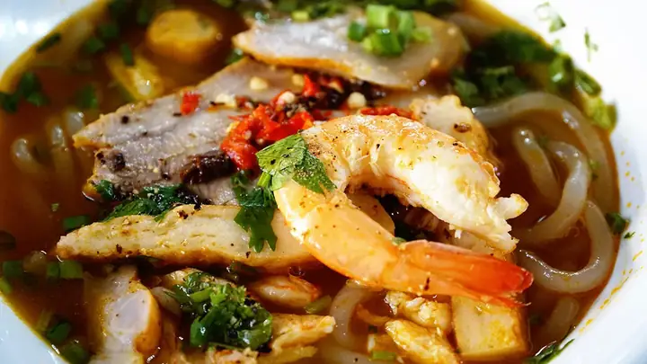 Đường Bán Giày Sau Lưng Chợ Bến Thành: Điểm Đến Mua Sắm Lý Tưởng