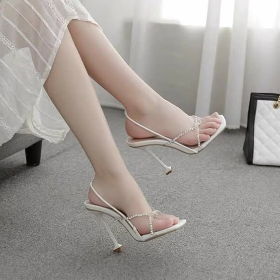 Phụ kiện chống tuột giày cao gót hiệu quả