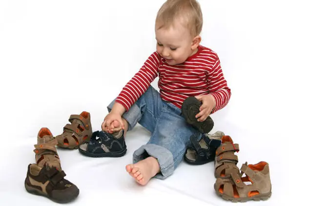 Dạy trẻ tự đi giày dép: Giáo án chi tiết từ A đến Z