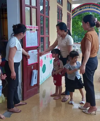 Giáo án chi tiết: Rèn kỹ năng thắt dây giày cho trẻ