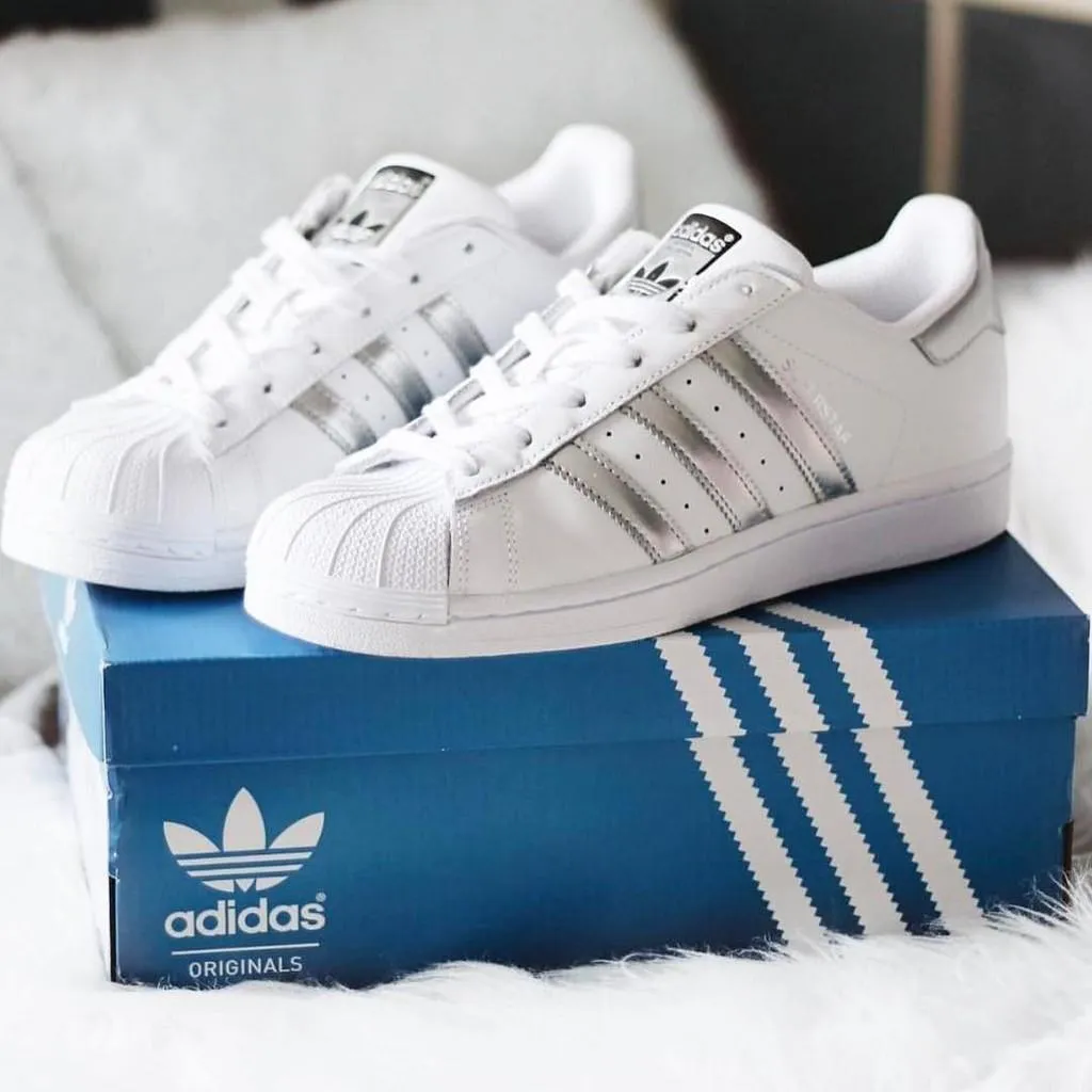 Giày Adidas nữ chính hãng: Sự kết hợp hoàn hảo giữa phong cách và thoải mái