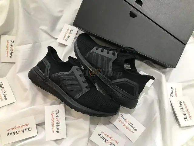 Giày Adidas Ultra Boost Nữ Giá Bao Nhiêu Hiện Nay? Giày Adidas Ultra Boost Nữ Giá Bao Nhiêu Hiện Nay?
