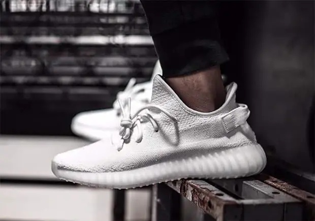 Đánh giá chi tiết giày Adidas Yeezy Boost 350 V2 Cream White Đánh giá chi tiết giày Adidas Yeezy Boost 350 V2 Cream White