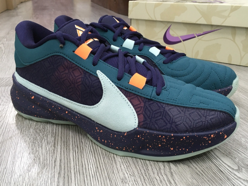Giày bóng rổ Nike Zoom Freak 5 màu xanh ngọc