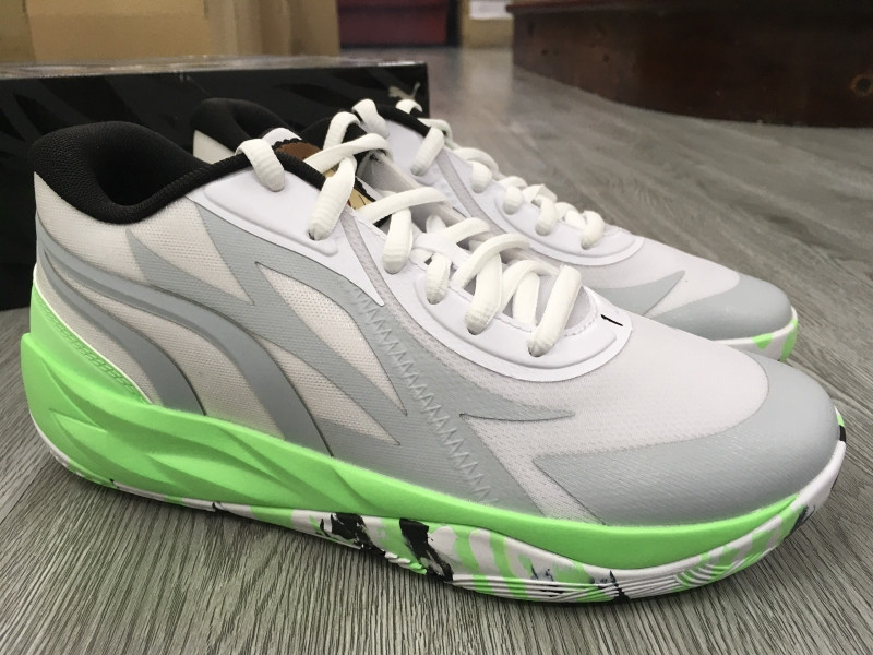 Giày bóng rổ Puma MB.02 màu cam và xanh