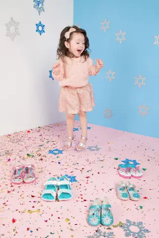 Giày búp bê Nữ hoàng băng giá Bitis: Đánh giá chi tiết về lựa chọn hoàn hảo cho bé yêu