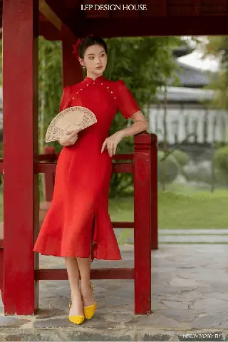 2. Tạo điểm nhấn cho trang phục 2. Tạo điểm nhấn cho trang phục