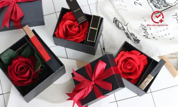 Top 7 Giày Cặp Mà Các Tín Đồ Sneaker Nên Tặng Vào Valentine Top 7 Giày Cặp Mà Các Tín Đồ Sneaker Nên Tặng Vào Valentine