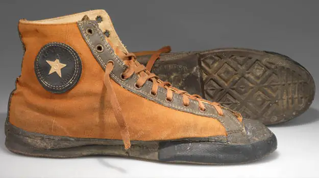 Đánh giá chi tiết giày Converse Chuck 2 cổ cao giá rẻ: Nên mua ở đâu?