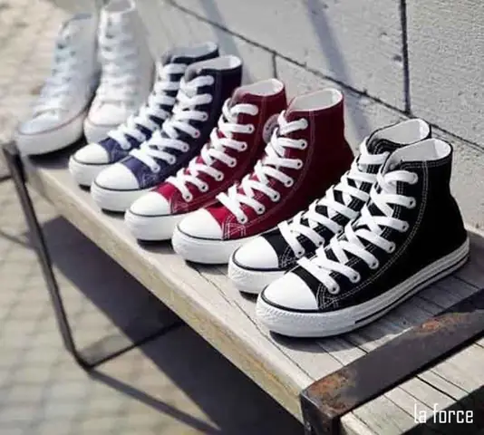 Giày Converse Đỏ Cổ Cao Mix Với Gì: 10 Cách Phối Đồ Sành Điệu Giày Converse Đỏ Cổ Cao Mix Với Gì: 10 Cách Phối Đồ Sành Điệu