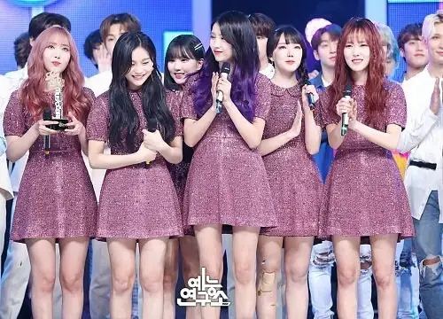 Giày của GFriend trong MV Time for the Moon Night là mẫu nào? Giày của GFriend trong MV Time for the Moon Night là mẫu nào?
