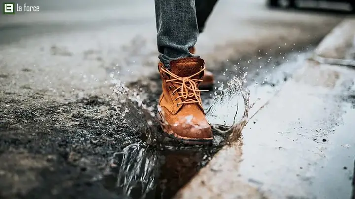 Giày Da Bị Nước Làm Thế Nào Cho Khô An Toàn, Hiệu Quả?