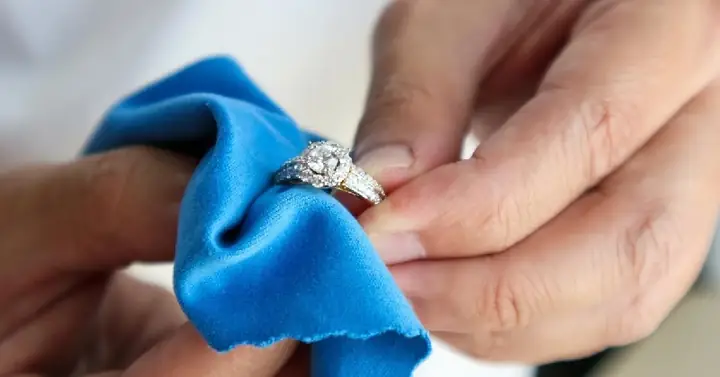 Giày Phát Sáng Nữ Giá Rẻ Hà Nội Dưới 200K: Đánh Giá & Gợi Ý Địa Chỉ Mua